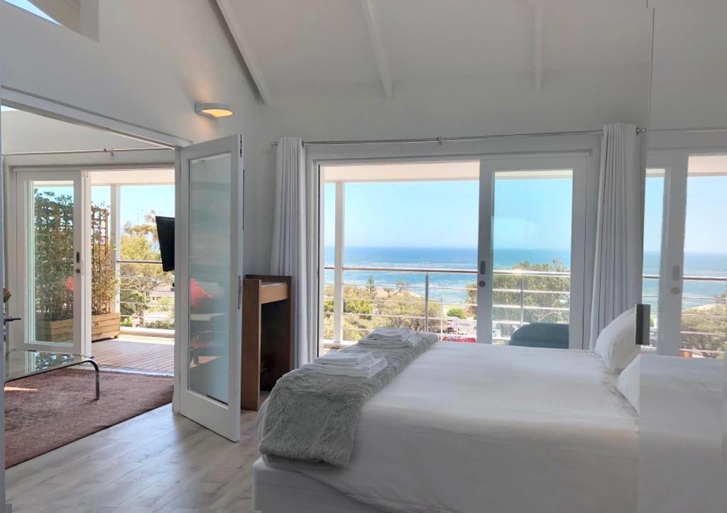 Camps Bay Loft With Stunning Mountain And Ocean Views Lägenhet Kapstaden Exteriör bild